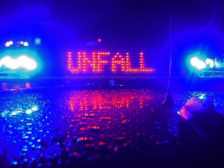 Polizei Blaulicht bei Unfallaufnahme. Foto: Stefan Puchner/dpa/Archivbild
