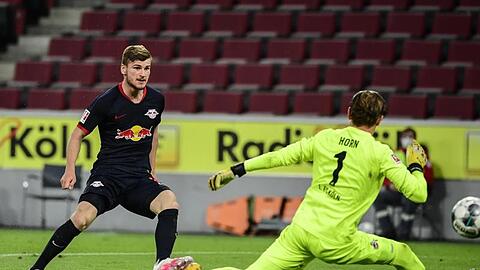 Timo Werner (l) soll vor einem Wechsel zum FC Chelsea stehen.