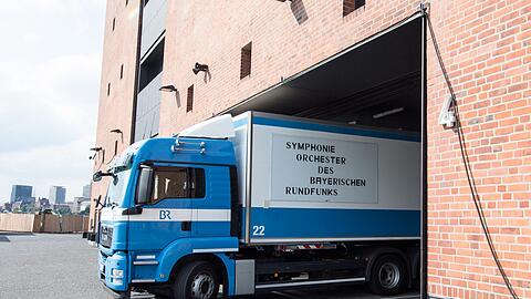 Die Instrumente werden angeliefert.