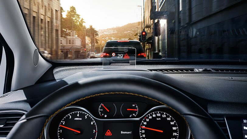 Sogar ein Head-up-Display ist auf Wunsch an Bord. Kostenpunkt: 300 Euro.