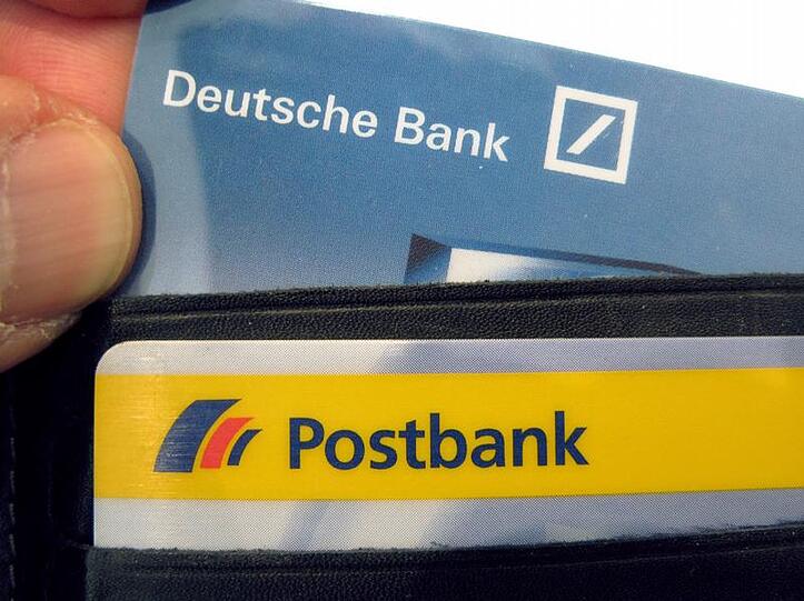 Die Deutsche Bank steigt bei der Postbank ein.