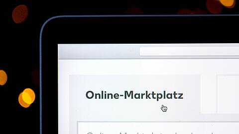 Viele Menschen in Deutschland kaufen inzwischen häufiger im Internet ein als im Geschäft.