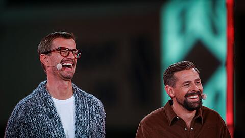 Joko Winterscheidt und Klaas Heufer-Umlauf probieren sich bald an einem Urlaubsformat ohne Challenges. (Archivbild)
