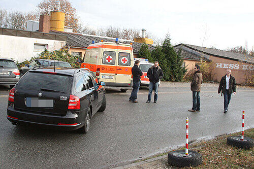 Die Rollos heruntergelassen: In diesem Speditionsgebäude im Hintergrund stießen die Fahner auf die illegale Plantage - und die Blutspritzer.