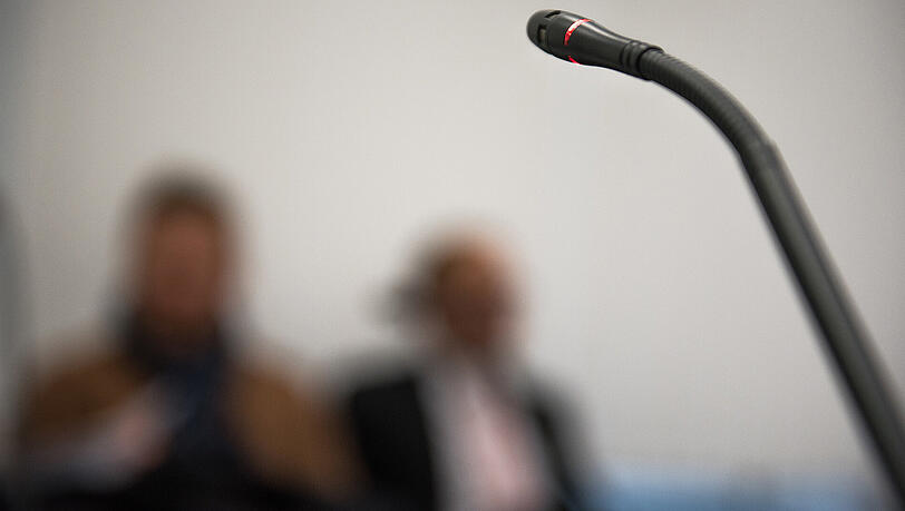 Der Angeklagte Jörg C. (links) sitzt im Gerichtssaal neben seinem Anwalt Christian Brandner. Der Angeklagte Jörg C. (links) sitzt im Gerichtssaal neben seinem Anwalt Christian Brandner.