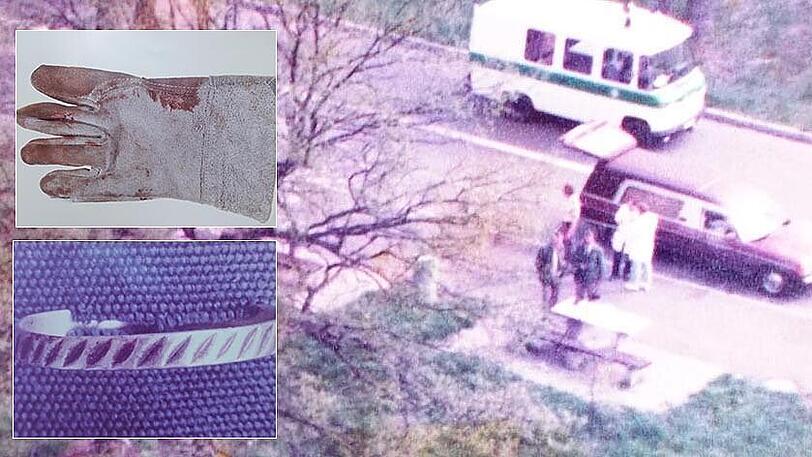 Ermittler stehen in den 80er-Jahren am Tatort an der A 3. Dort finden sie zwei Leichen, deren Ringe und einen Handschuh. Wer die Toten sind, ist bis heute unbekannt.