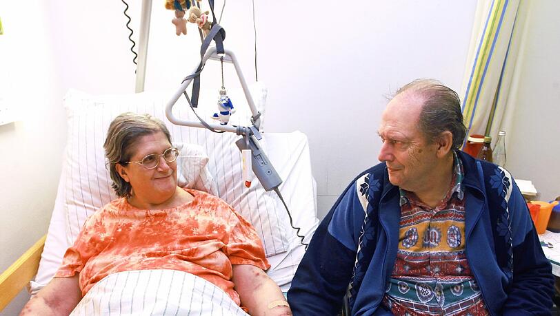 Gudrun und Hagen Bielohlawek sind seit 42 Jahren verheiratet und unzertrennlich. Jeden Tag besucht der Rentner seine Frau von zwölf Uhr mittags bis zum Abendessen auf der Pflegestation. Gudrun und Hagen Bielohlawek sind seit 42 Jahren verheiratet und unzertrennlich. Jeden Tag besucht der Rentner seine Frau von zwölf Uhr mittags bis zum Abendessen auf der Pflegestation.