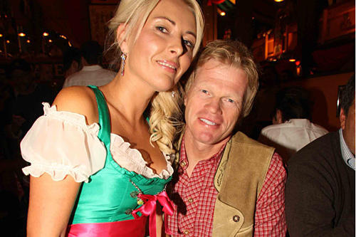 Torwartlegende Olivier Kahn mit seiner Ex-Frau Simone im Hippodrom.