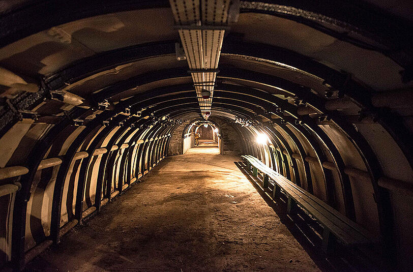 Die Nazis ließen in der Region ein Tunnelsystem mit dem Namen "Riese" graben. Wurde in einem der Stollen wirklich ein Panzerzug versteckt?.