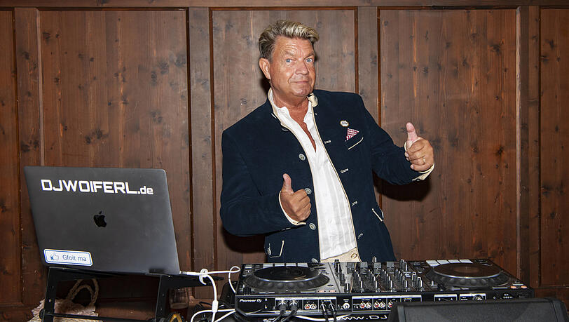 "So ein Schmarrn", sagt DJ Woiferl. "So ein Schmarrn", sagt DJ Woiferl.