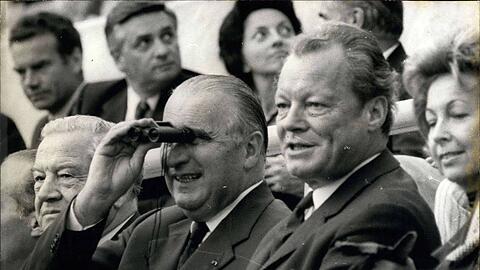 Willy Brandt (r.) bei den Olympischen Spielen in München, hier mit dem damaligen französischen Präsidenten Georges Pompidou.