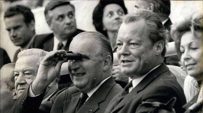Willy Brandt (r.) bei den Olympischen Spielen in München, hier mit dem damaligen französischen Präsidenten Georges Pompidou.