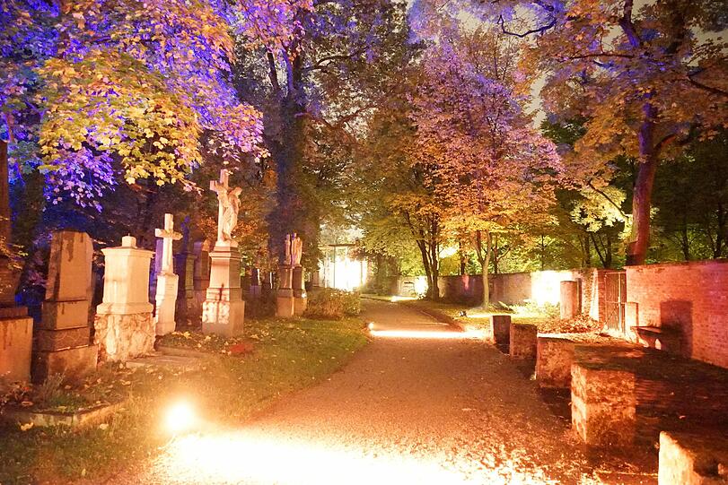 Sp präsentierte sich der Südfriedhof bei der Langen Nacht der Museen 2015.