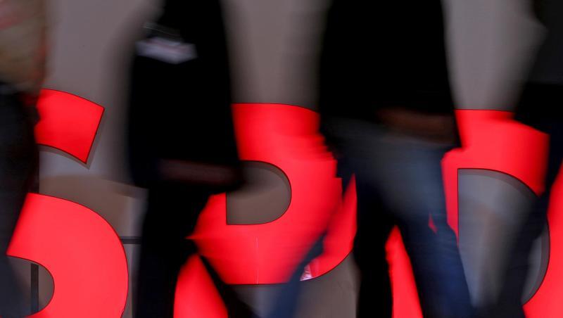 Alle Gliederungen der SPD sollen von nun an von je einem Mann und einer Frau geführt werden. Alle Gliederungen der SPD sollen von nun an von je einem Mann und einer Frau geführt werden.