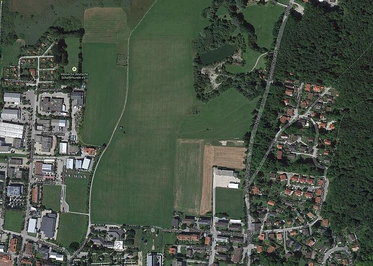 Auf diesem Areal an der Staatsstraße nach Wessling würde die Gemeinde Herrsching gerne ein Gymnasium für 600 bis 800 Kinder bauen. Der Grunderwerb gestaltet sich allerdings schwierig.