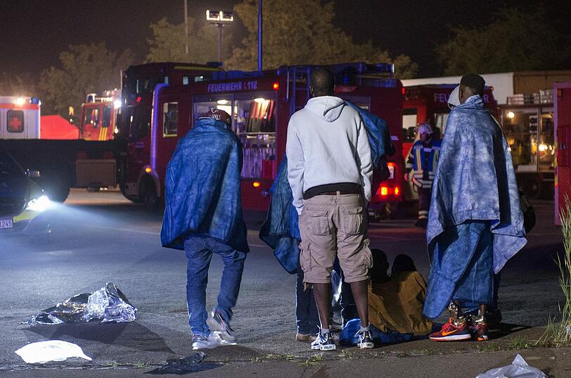 Schock in Rottenburg: In einem Flüchtlingsheim ist in der Nacht zu Montag ein Feuer ausgebrochen. Die Bilder.