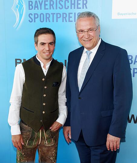 Philipp Lahm und Bayerns Innenminister Joachim Herrmann (CSU)