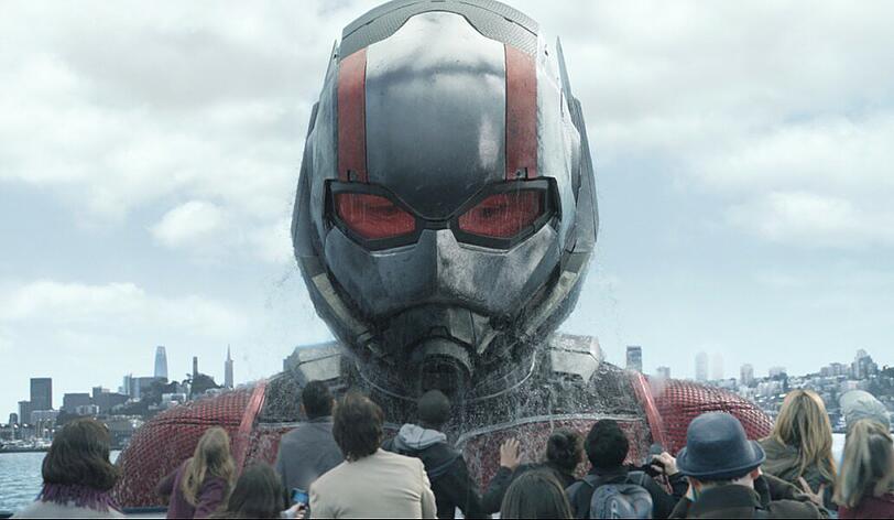 "Ant-Man" (Paul Rudd) kann sowohl winzig klein als auch riesengroß werden - zumindest für kurze Zeit.