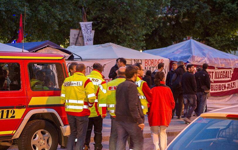 15 Hungerstreikende mussten mittlerweile in Kliniken gebracht werden.
