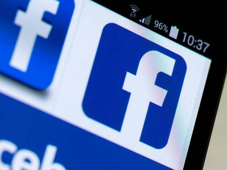 Urteil im Prozess um gesperrtes Facebook-Konto erwartet. Foto: Tobias Hase/dpa/Archivbild