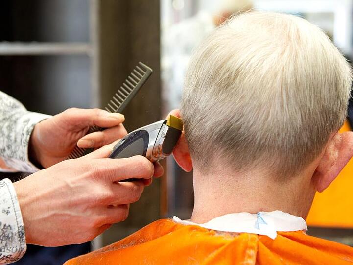 Ein Friseurbesuch ist wieder möglich.