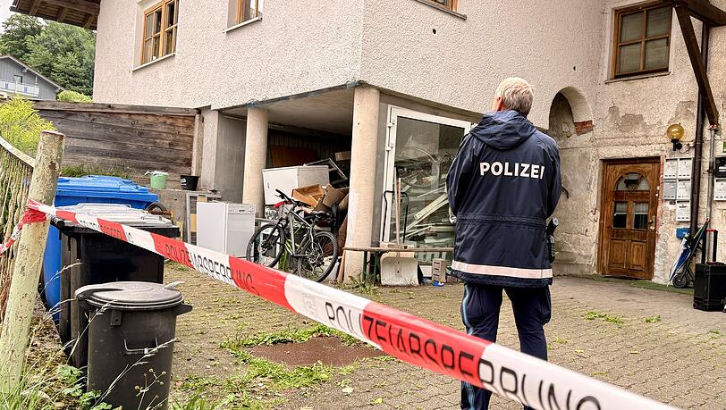 In Deggendorf beginnt der Prozess gegen einen Mann, der in Zwiesel drei Menschen ermordet haben soll. (Archivbild) In Deggendorf beginnt der Prozess gegen einen Mann, der in Zwiesel drei Menschen ermordet haben soll. (Archivbild)