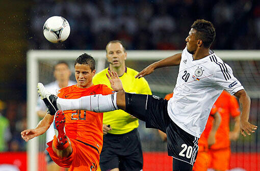JEROME BOATENG: Note 2. Hat sich und seinen Platz gefunden, Afellay macht über links keinen Stich, in Halbzeit zwei gegen Robben.