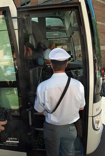 Knöllchen für den Wahlkampf-Bus - die Bilder.