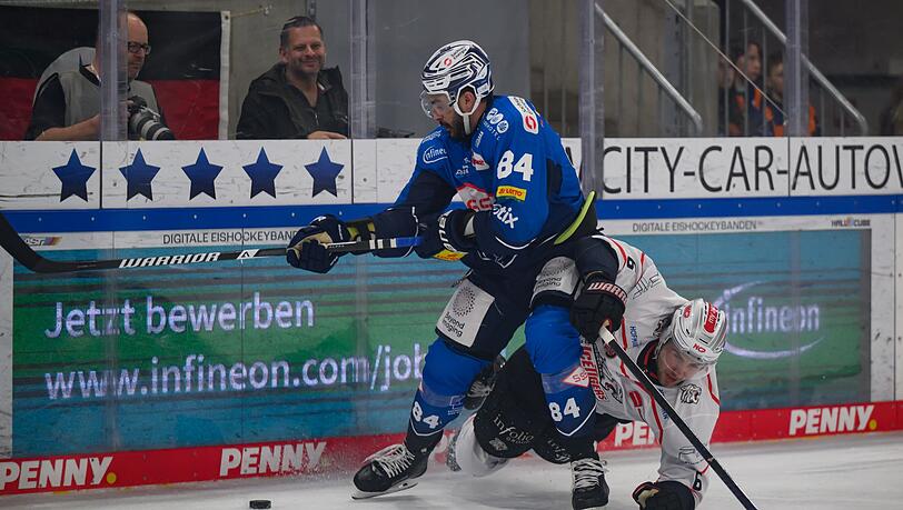Trevor Parkes (l) wechselt von den Dresdner Eisl&ouml;wen zu den Augsburger Panthern. (Archivbild)