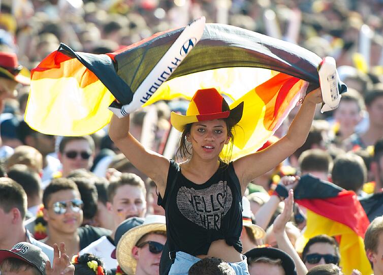 Seit 2006 ist die Fanmeiel in Berlin Anziehungspunkt für tausende Fußballverrückte Fans!