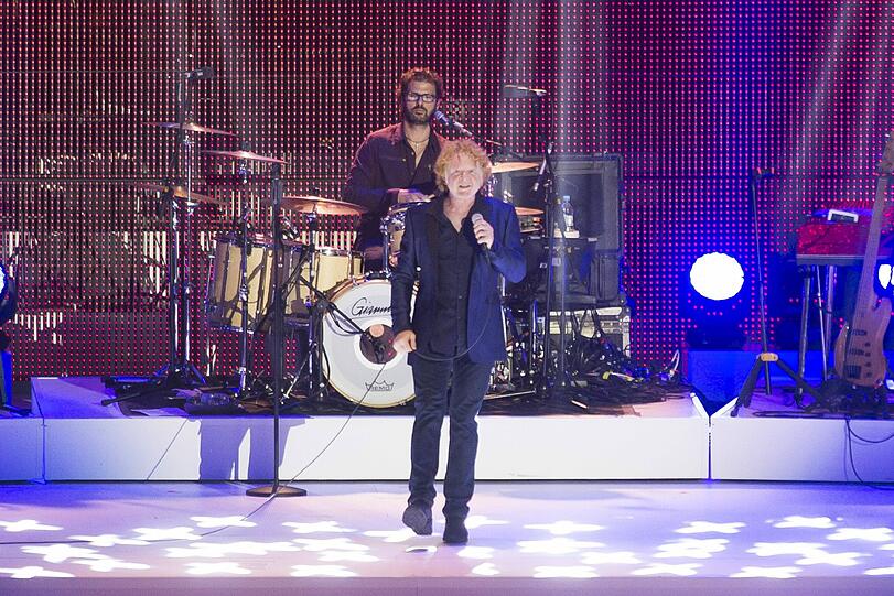 Mick Hucknall von Simply Red lieferte ein Mash-Up der besten Hits.