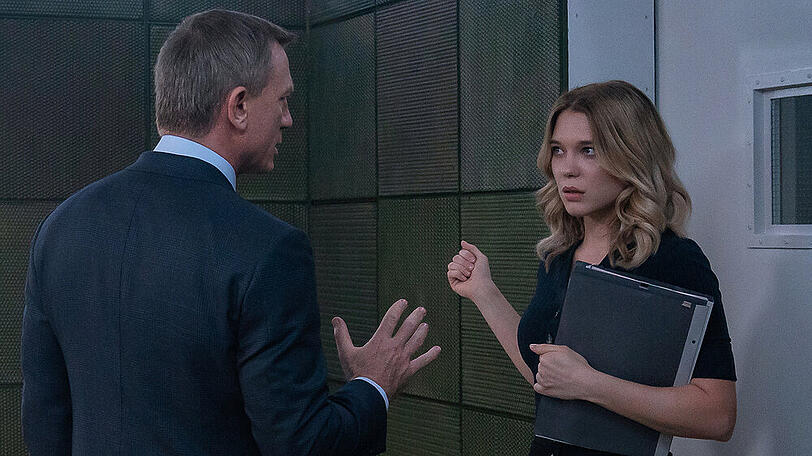 James Bond (Daniel Craig) diskutiert mit Dr. Madeleine Swann (Léa Seydoux) in "Keine Zeit zu sterben"