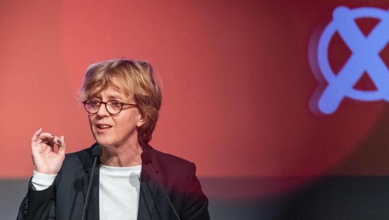 Natascha Kohnen, Vorsitzende der Bayern SPD, spricht auf einem Parteitag. Foto: Lino Mirgeler/dpa Natascha Kohnen, Vorsitzende der Bayern SPD, spricht auf einem Parteitag. Foto: Lino Mirgeler/dpa