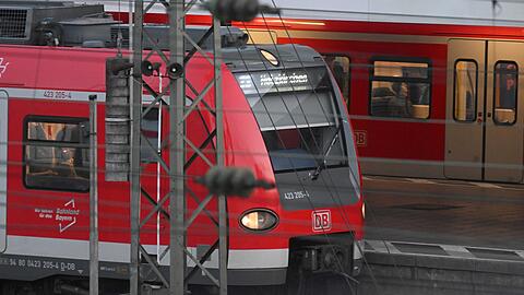 Auf die Münchner kommt eine neue Baustelle zu. Eine Brücke über der Stammstrecke benötigt dringend Sanierungsarbeiten.