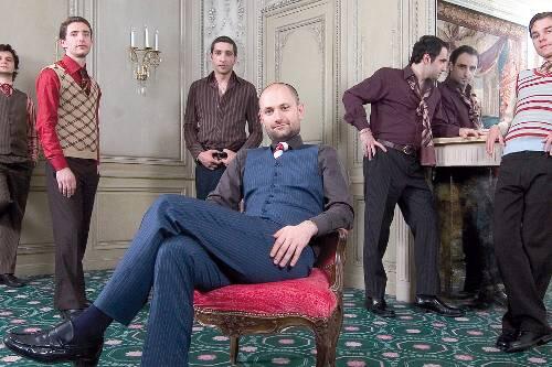Konnexion Balkon aus München spielen Balkan-Sounds.