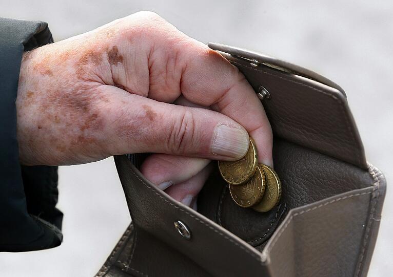 Kaum Geld: Trotz Rentenerhöhung wird sich an der Altersarmut nichts ändern, meint der Sozialverband.