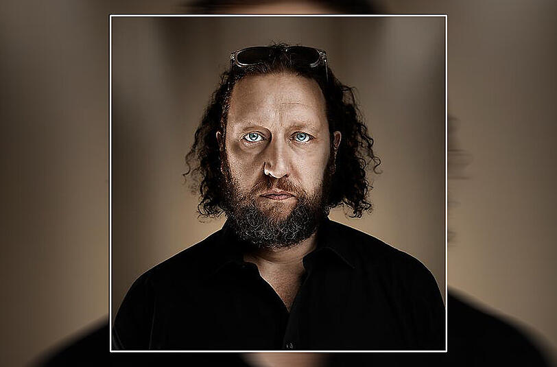 Tilo Schmitz war der deutsche Synchronsprecher von Gerard Butler in der Rolle von König Leonidas im Film "300". Als Synchronsprecher von Marc Alaimo und Christopher Judge ist er in den Science-Fiction-Serien "Star Trek: Deep Space Nine" und "Stargate &ndash; Kommando SG-1" zu hören.