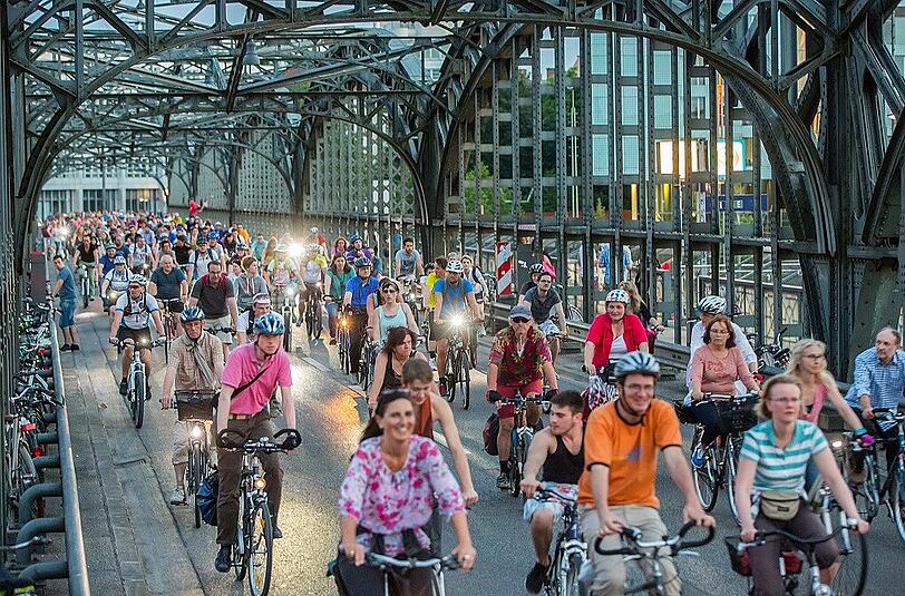 Die Münchner Radlnacht ist eine abwechslungsreiche Rundfahrt durch die Stadt.
