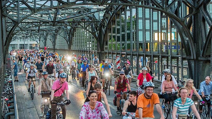 Die Münchner Radlnacht ist eine abwechslungsreiche Rundfahrt durch die Stadt.