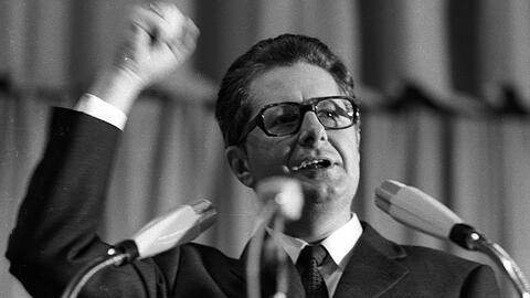 Hans-Jochen Vogel 1970: Bei den Münchnern steigt seine Beliebtheit, in der Partei hat er mit Gegenwind zu kämpfen.
