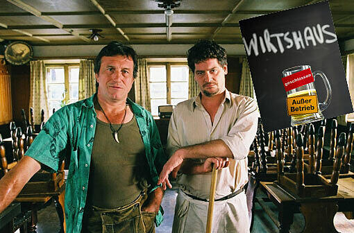 Stühle oben, Wirtshaus leer &ndash; so wie im Film &bdquo;Wer früher stirbt, ist länger tot&ldquo; schaut&rsquo;s in vielen Dörfern aus.