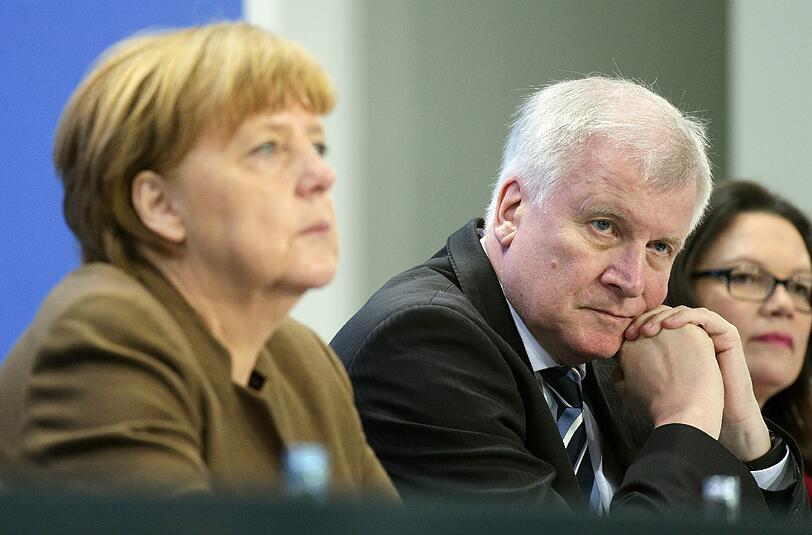 Die bayerische Staatsregierung droht weiterhin mit Verfassungsklage.