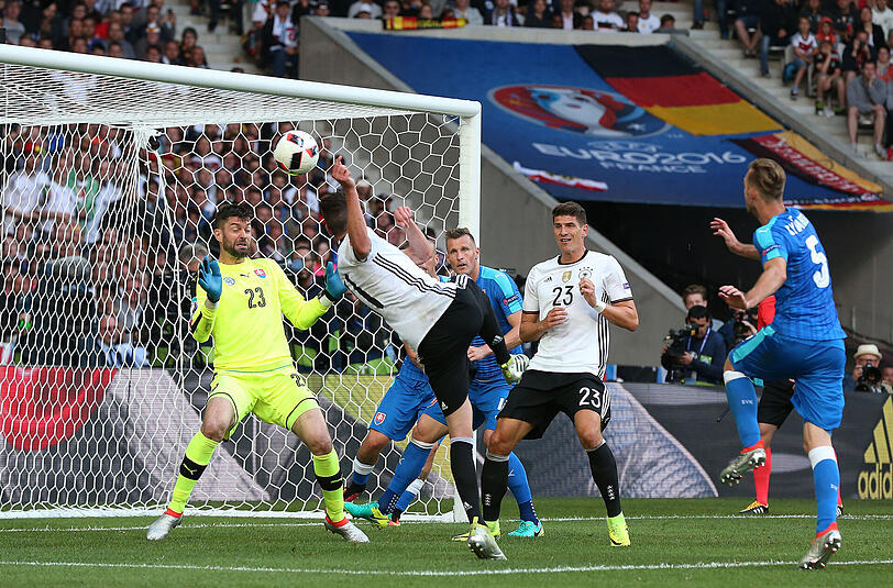 Julian Draxler mit seinem Traumtor zum 3:0.