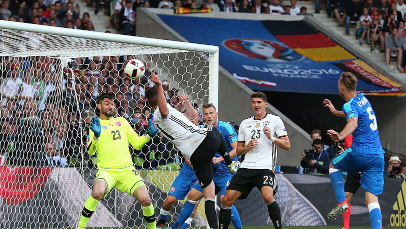 Julian Draxler mit seinem Traumtor zum 3:0. Julian Draxler mit seinem Traumtor zum 3:0.
