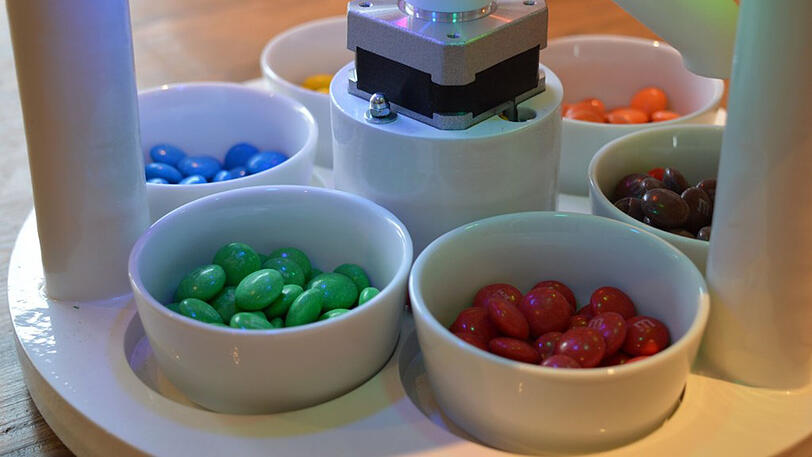 Diese Maschine sotiert ihre Smarties!