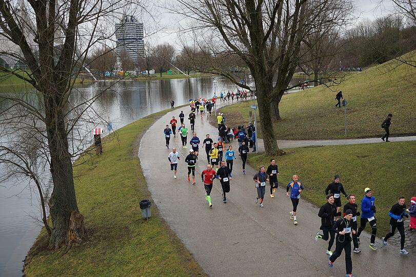 Noch einmal einen Winterlauf mit rund 1000 Teilnehmern gab es am Samstag im Olympiapark. Hier die besten Bilder.