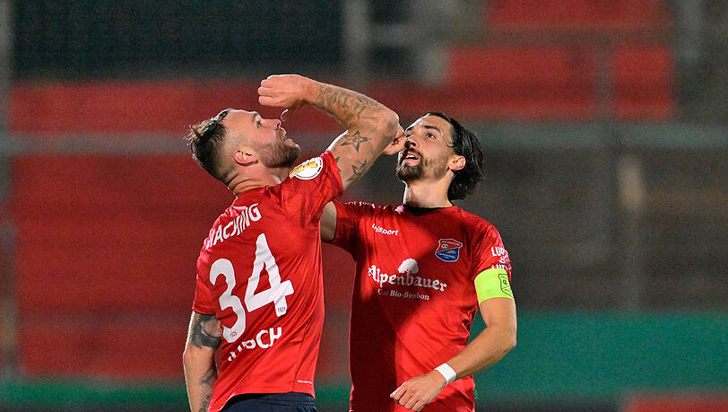 Prost zum Tor: Hobsch (l:) und Schwabl in Haching Prost zum Tor: Hobsch (l:) und Schwabl in Haching