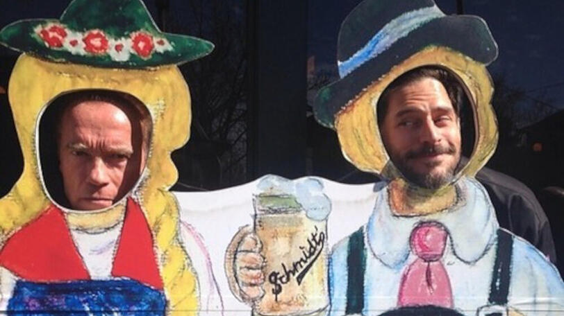 Pure Freude im Gesicht von Joe Manganiello (rechts). Bei Arnold Schwarzenegger? Nun...