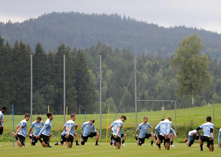 Die Löwen bei ihrer ersten Einheit im Trainingslager in Bodenmais. Die Bilder.