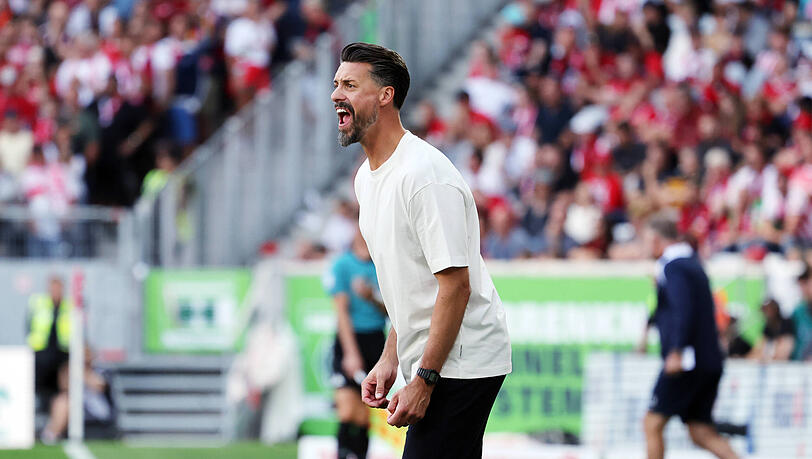 Sieht das Duell gegen den FC Bayern nicht als Bonussspiel für den FC Augsburg: Sandro Wagner. Sieht das Duell gegen den FC Bayern nicht als Bonussspiel für den FC Augsburg: Sandro Wagner.